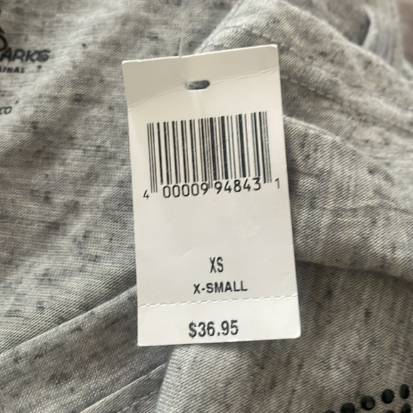 Disney Parks Women’s Heather Gray V-neck T-Shirt size (XS). - Picture 6 of 8